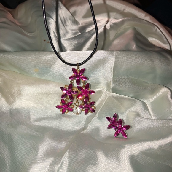 Pink & crystal dangle pendant leather w earrings - Picture 7 of 8